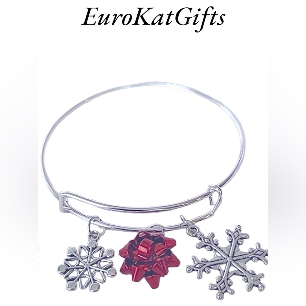 PRETTY Silver Bangle Charm Bracelet Ribbon Snowflake Hand Crafted NEW MWT